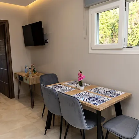 Aroma Zia Residences 2 *